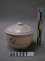 藏品(瓷製燉鍋)的圖片